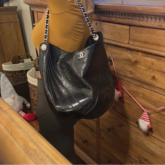 Chanel - Picture 2 of 9